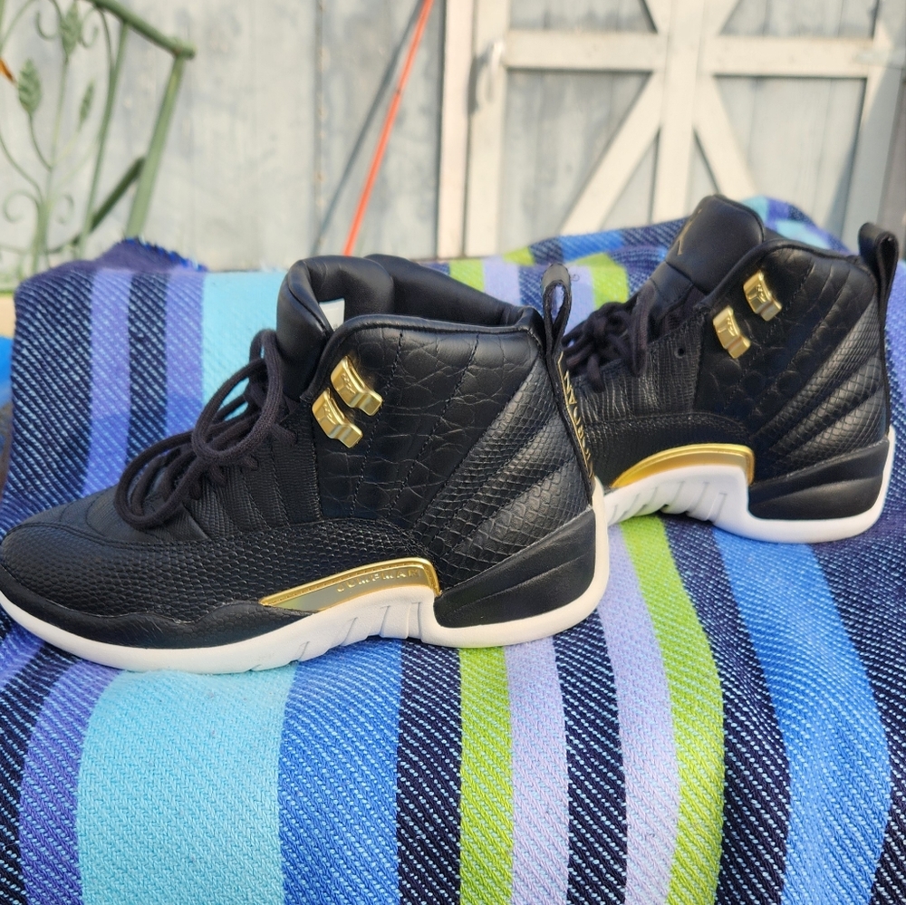 Nike Air Jordan 12 Retro Black Metallic Gold White AO6068-007 Women’s Size 7